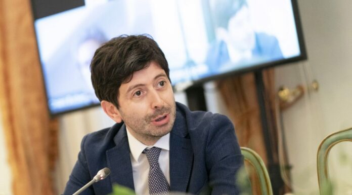 Covid, Speranza “Fase nuova, cautela e fiducia nel futuro”