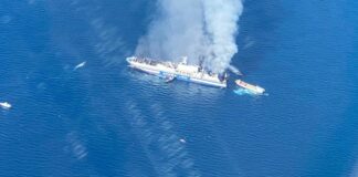 Incendio su un traghetto dalla Grecia all’Italia, recuperate 2 persone a bordo. Ci sono 8 dispersi