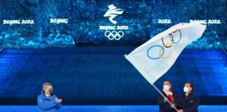 Pechino saluta i Giochi invernali, bandiera a Milano-Cortina 2026