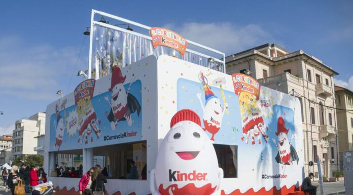 Kinder torna al Carnevale di Viareggio