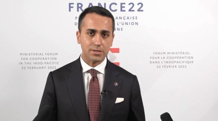 Di Maio “Procedere con le sanzioni A Mosca”
