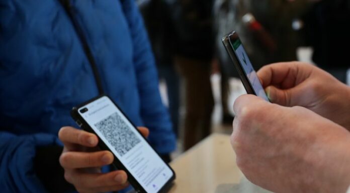 Covid, Costa “Ragionevole allentamento misure a partire dal green pass”