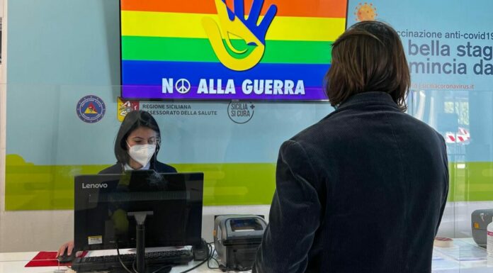 Vaccini, a Messina open day Pfizer “no alla guerra, sì alla vita”