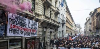 Studenti in piazza per protestare contro il modello scuola