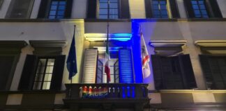 Toscana, Palazzo Pegaso illuminato di giallo e blu per l’Ucraina