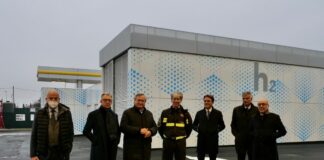 Sindaco visita primo distributore Enistation di idrogeno a Mestre