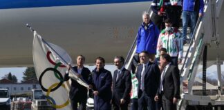 Milano-Cortina, bandiera olimpica sbarca a Malpensa