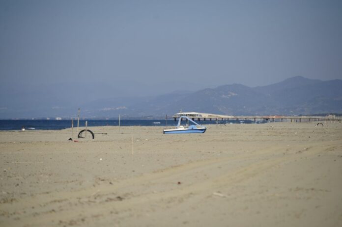 EMERGENZA CORONAVIRUS, STABILIMENTI BALNEARI DELLA VERSILIA CHIUSI E SPIAGGE DESERTE