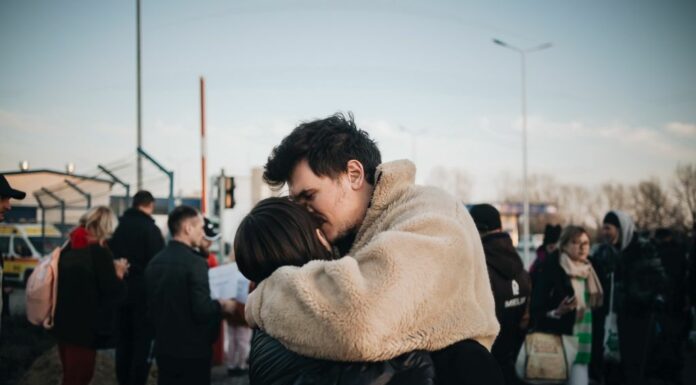 Ucraina, sui media la guerra “spegne” la pandemia