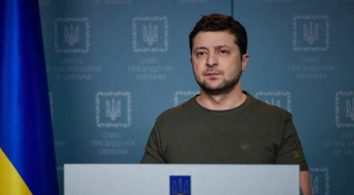 Zelensky: “L’Europa deve svegliarsi e fermare Mosca”