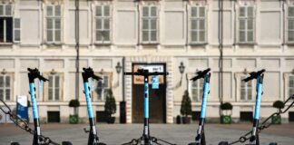 Helbiz rinnova e sostituisce la flotta di monopattini a Torino