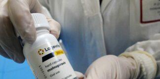 Farmaci antivirali contro il Covid, prima consegna a Lampedusa