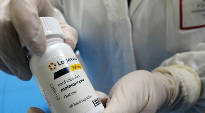 Farmaci antivirali contro il Covid, prima consegna a Lampedusa