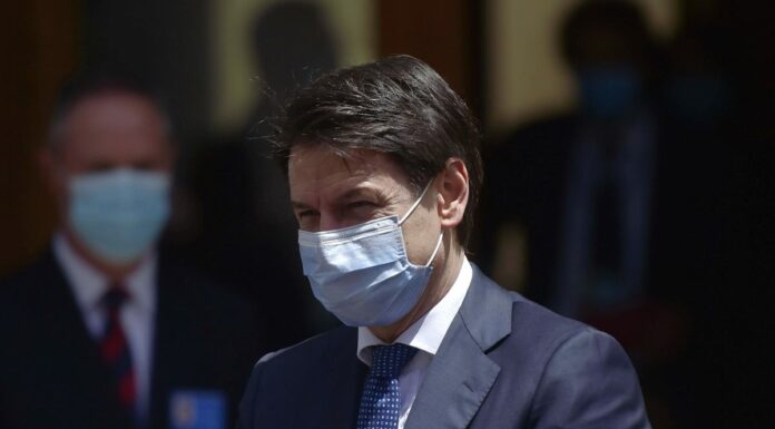 Ucraina, Conte “Lavorare a una soluzione politica”