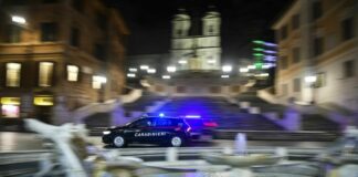 Rapinano e perseguitano coetaneo, indagati 6 minori a Roma