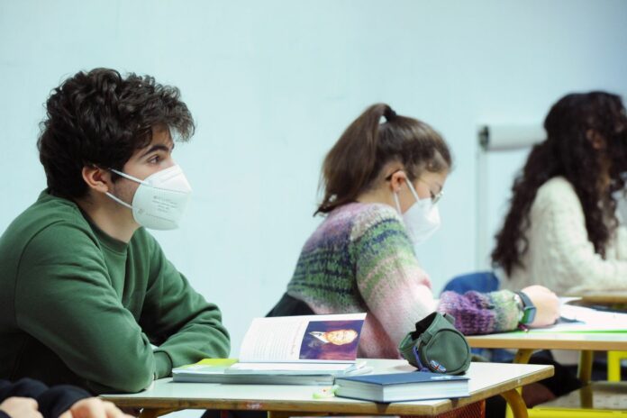 PRIMO GIORNO DI SCUOLA DOPO LE VACANZE NATALIZIE AL LICEO SCIENTIFICO GAETANO SALVEMINI