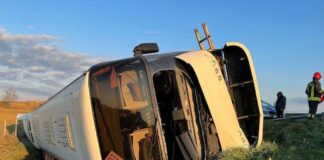Incidenti stradali, su A14 si ribalta bus rifugiati ucraini: una vittima
