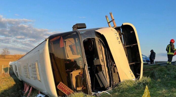 Incidenti stradali, su A14 si ribalta bus rifugiati ucraini: una vittima