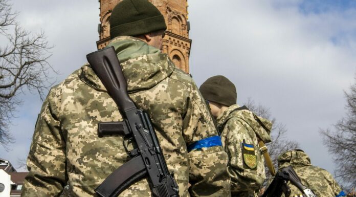 Ucraina, la guerra tra bombardamenti e negoziati