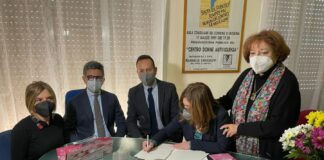 Poste consegna un alloggio per donne vittime di violenza a Onlus di Messina