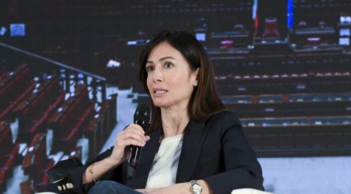 Carfagna “Sconti alle famiglie e meno accise sulla benzina”