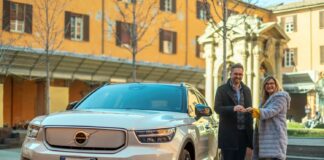 Volvo consegna LA XC40 Recharge ai sindaci di Bologna e Rimini