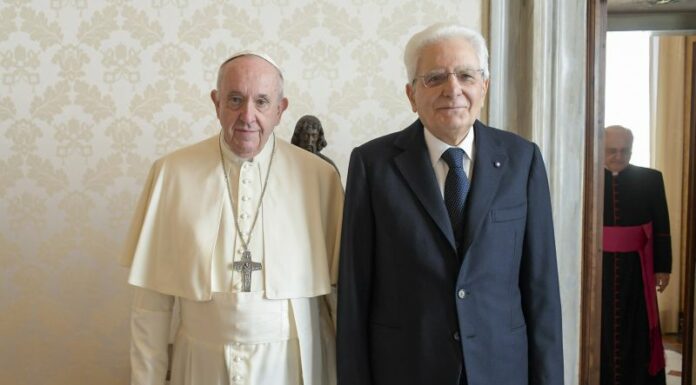 Mattarella “Il Papa riferimento per la pace”