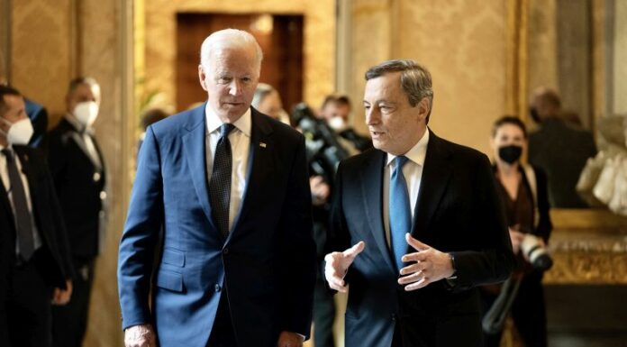 Ucraina, Draghi sente Biden e i leader europei “Coordinare gli sforzi”