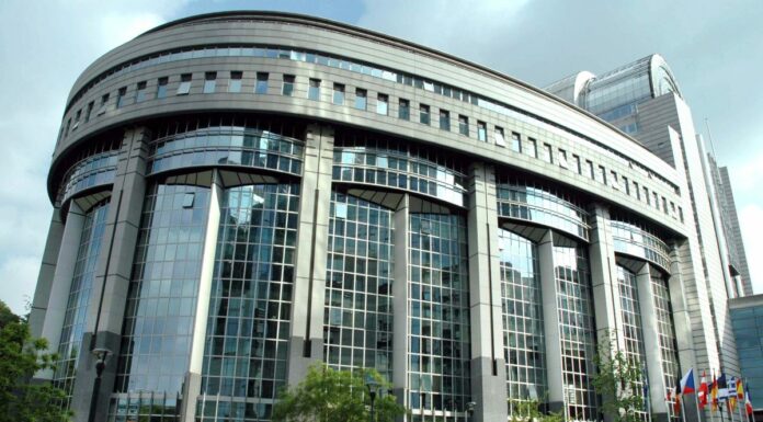 Ucraina, il Parlamento Ue sblocca i fondi di emergenza per i rifugiati