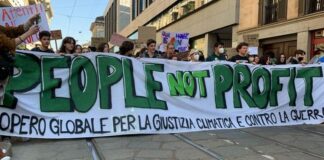Milano, studenti in piazza per il clima e contro la guerra