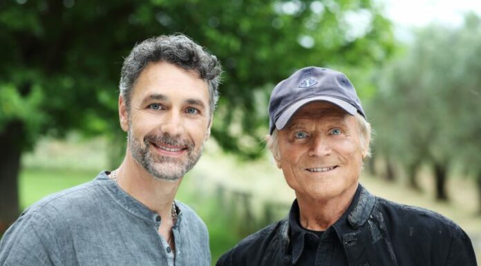 Torna Don Matteo, Terence Hill passa il testimone a Raoul Bova