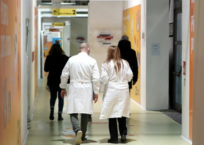 IL GENERALE FIGLIUOLO VISITA IL CENTRO VACCINALE AL PORTELLO