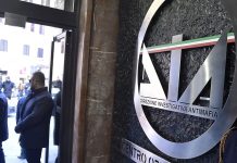 Tentato omicidio e schede sim illegali in carcere, 4 arresti tra Puglia e Calabria