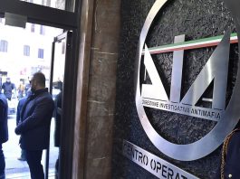 Tentato omicidio e schede sim illegali in carcere, 4 arresti tra Puglia e Calabria