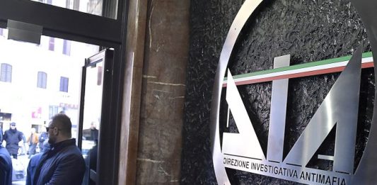 Tentato omicidio e schede sim illegali in carcere, 4 arresti tra Puglia e Calabria