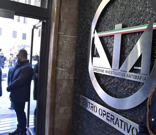 Tentato omicidio e schede sim illegali in carcere, 4 arresti tra Puglia e Calabria