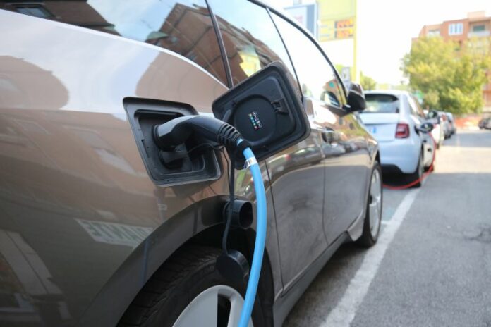 COLONNINE PER LA RICARICA DELLE AUTO ELETTRICHE