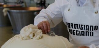 Parmigiano Reggiano, etichetta digitale per garantire la tracciabilità