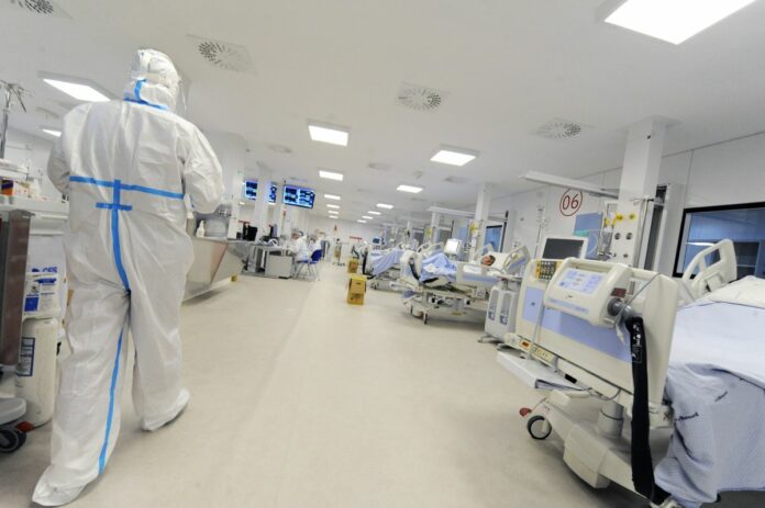 COVID 19 SI SVUOTA LA TERAPIA INTENSIVA IN FIERA