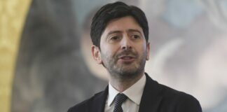 Covid, Speranza “Avere fiducia ma mantenere i piedi per terra”