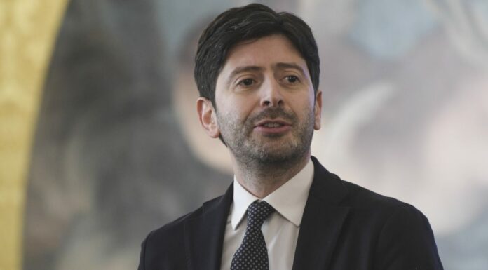 Covid, Speranza “Avere fiducia ma mantenere i piedi per terra”