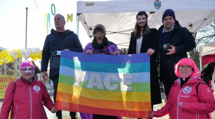 La presidente del consiglio Damiano alla camminata del Carnevale in rosa
