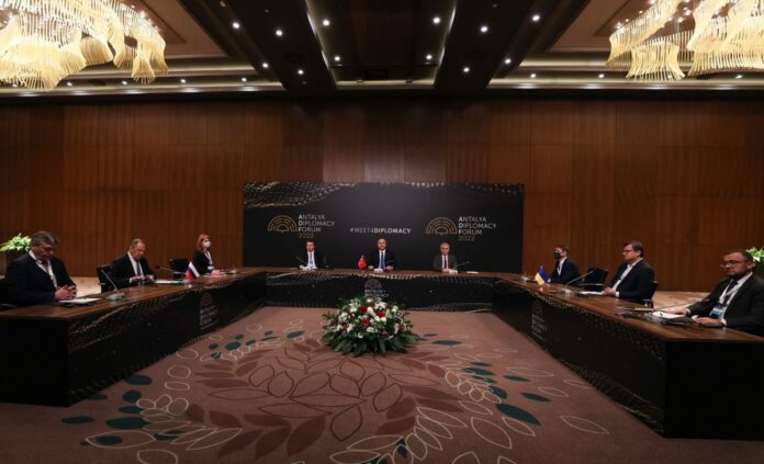 UCRAINA, INCONTRI IN TURCHIA CON LAVROV E KULEBA