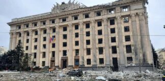 Convoglio militare russo in marcia verso Kiev, a Kharkiv attaccato il centro