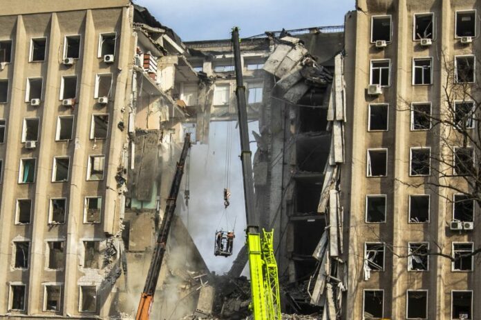 GUERRA IN UCRAINA CITTA MYKOLAIV BOMBARDATO IL PALAZZO DELLA REGIONE 7 VITTIME ACCERTATE