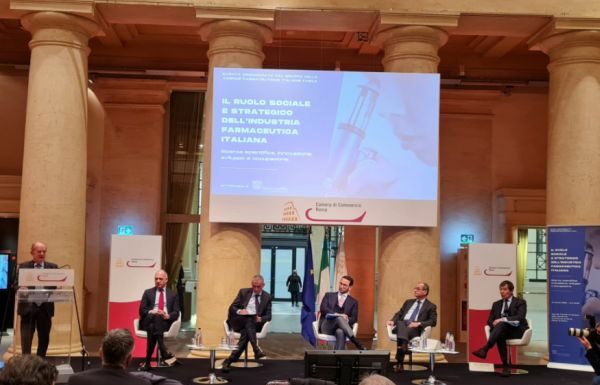 Industria farmaceutica italiana, 1,2 mld di investimenti in ricerca