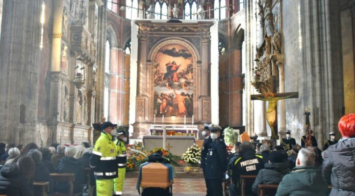 Il sindaco di Venezia Brugnaro ai funerali di Maurizio Calligaro