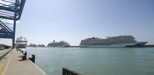 In forte aumento il traffico di passeggeri via mare, stabile il trasporto merci