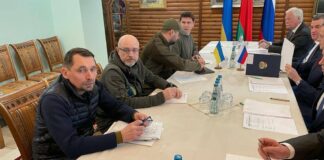 Tra Russia e Ucraina intesa sui corridoi umanitari, ma tregua lontana