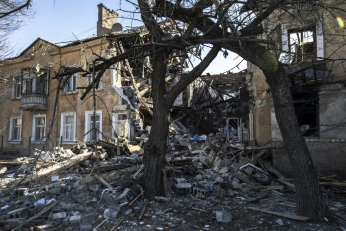 GUERRA IN UCRAINA CITTA DI MYKOLAIV ABITAZIONE CIVILE BOMBARDATA DAI RUSSI